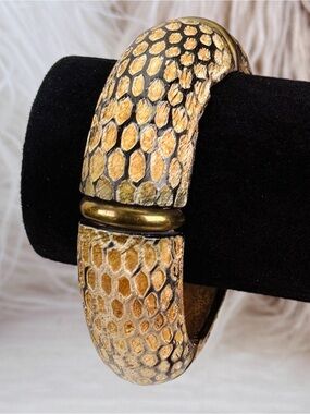 Vintage Wood Brass Chunky Carved Snake Skin Bangle Bracelet